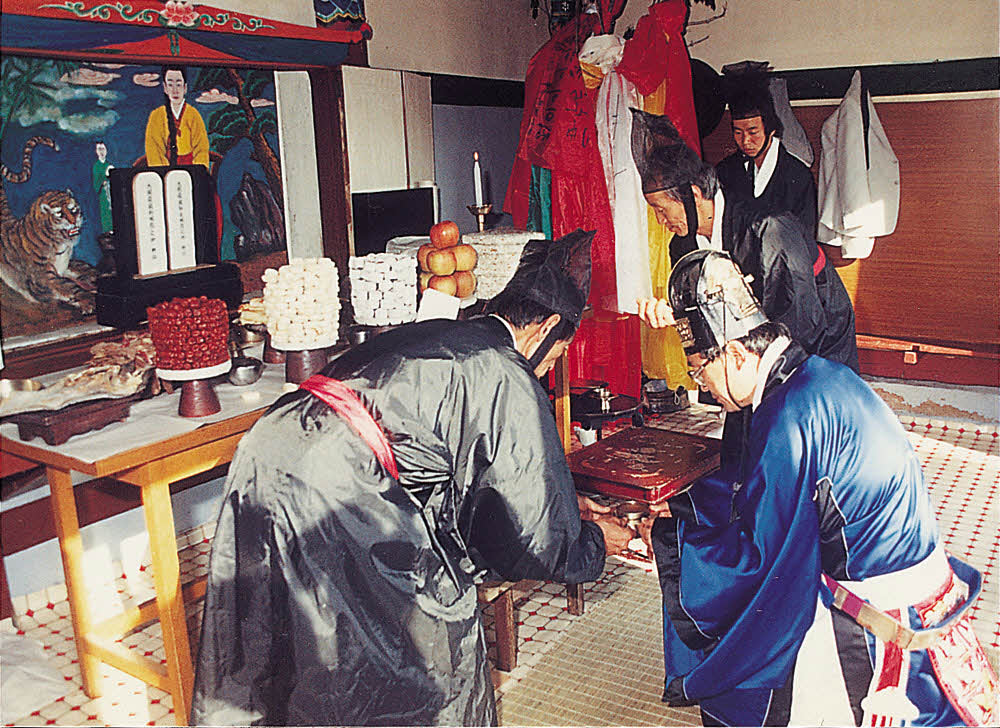 1989년도 대관령국사여성황 봉안제.jpg